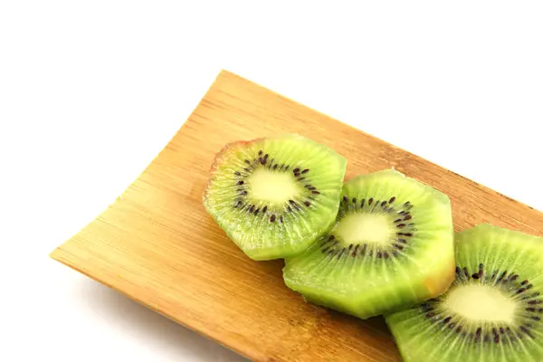 Kiwifruit ломтики на куски . — стоковое фото