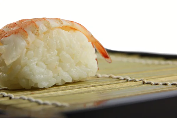 El Sushi de camarones en el plato . — Foto de Stock