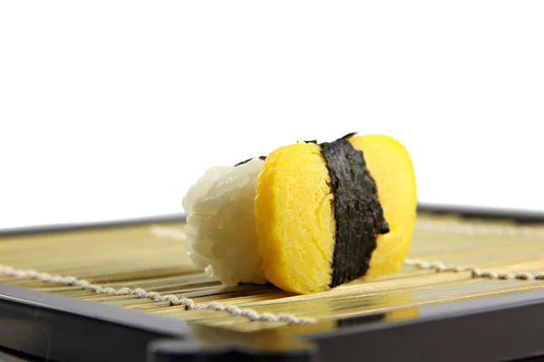 Sladký vaječný sushi na jídlo. — Stock fotografie
