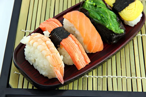 De sushi op de schotel. — Stockfoto