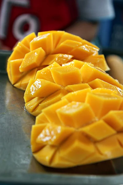 Ripe mangoes slices. — Stock Photo, Image