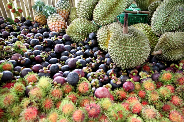 Rambutan e outras frutas . — Fotografia de Stock