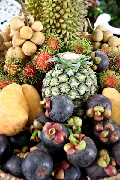 Molti dei frutti nel cesto . — Foto Stock