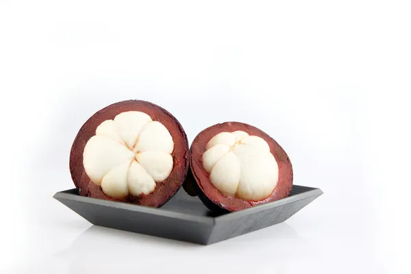 The Mangosteen on the Black dish. — Stock Photo, Image