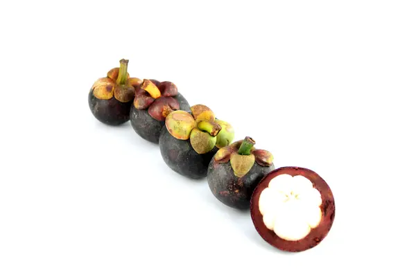 The Slice Mangosteen and arrangement of row on white Background — Stock Photo, Image