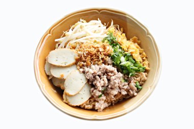 Tay erişte çorbası yemek.