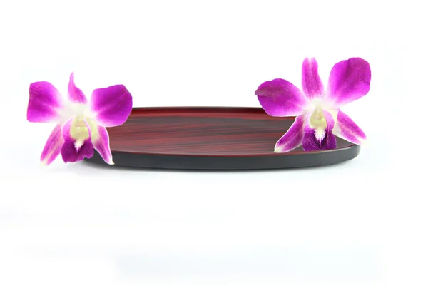 Fialová orchidej na dřevěné desce. — Stock fotografie