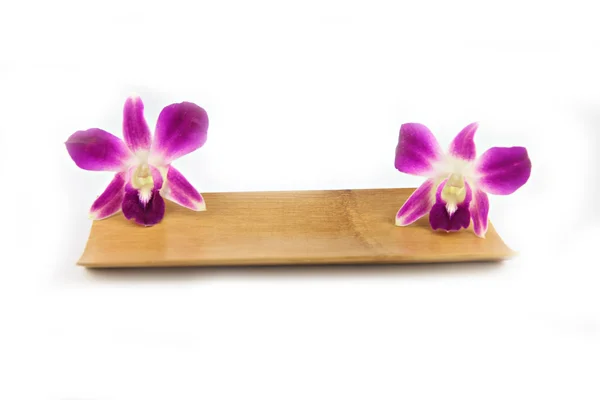 Purple orchid in bamboo dish. — Stock Photo, Image