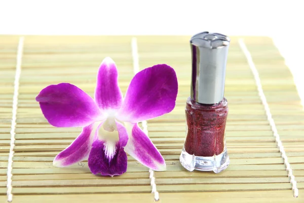 Purple orchid and perfume bottles in bamboo dish — Stock Photo, Image