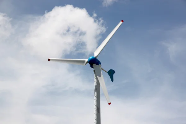 Windturbines op Blue Sky. — Stockfoto