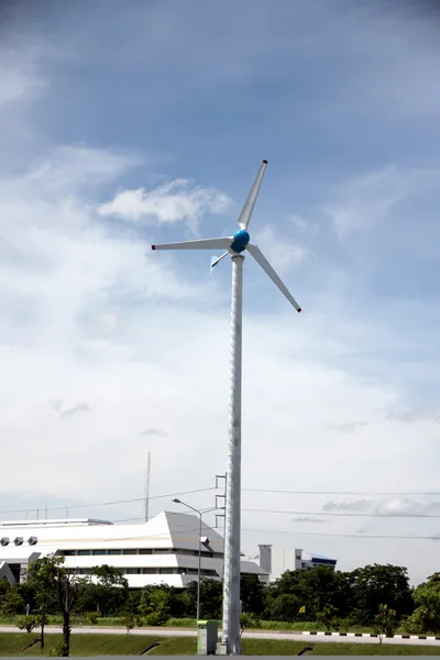 Windturbines op Blue Sky. — Stockfoto