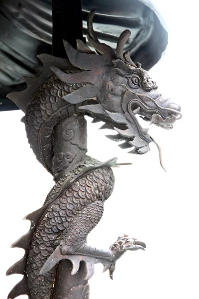 Чорний дракон статуї у китайській храм. — стокове фото