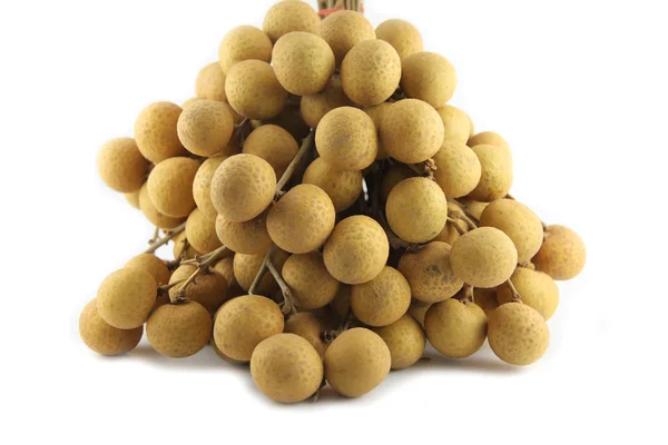 Truss Fruit - Longan em fundo branco . — Fotografia de Stock