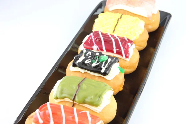 Close-up Sushi donut in the black dish. — Stock Photo, Image