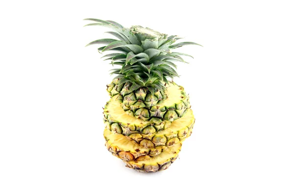 Ananas na białym tle. — Zdjęcie stockowe