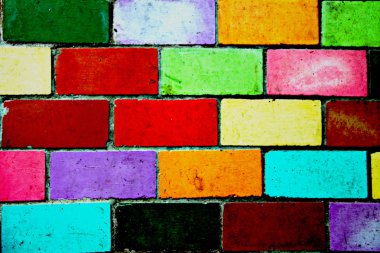yapılan renkli tuğla duvar.