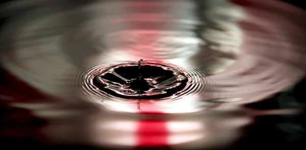 Red Background of Water drops a beautiful shape in Basin. — Stock Photo, Image