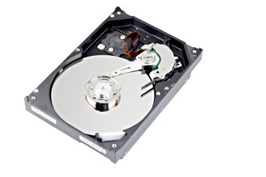Harddisk beyaz zemin üzerine açık.