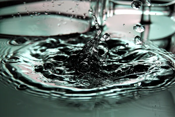 Water droplets is beautiful in basin. — Stock Photo, Image