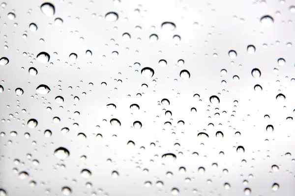 Gotas de água no carro pára-brisas . — Fotografia de Stock