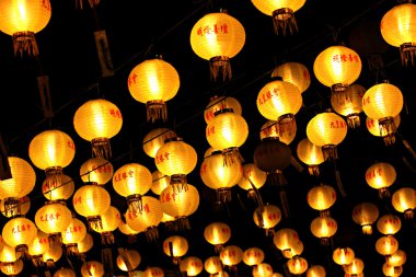Sarı Çince fenerler.