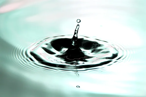 Green Background of Water drops a beautiful shape in Basin. — Stock Photo, Image