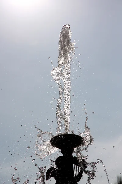 Brunnen im Park. — Stockfoto