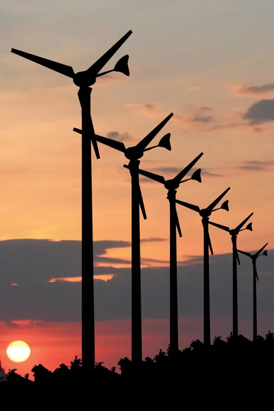 Silhouet windturbines. — Stockfoto