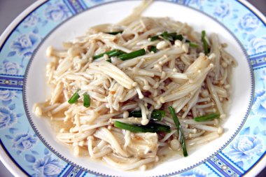 mantar, biber ve fesleğen ile karıştırma.