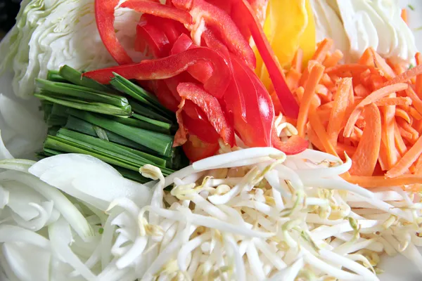 Campuran sayuran pada hidangan . — Stok Foto