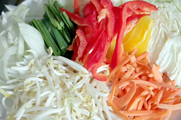 Légumes mélangés sur le plat . — Photo