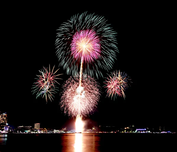 Feux d'artifice ou pétards à Pattaya, Thaïlande . — Photo