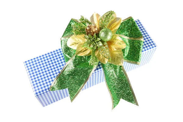 Grüne Schleife und blaue Geschenkbox. — Stockfoto