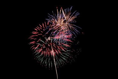 havai fişek veya havai fişek karanlıkta.