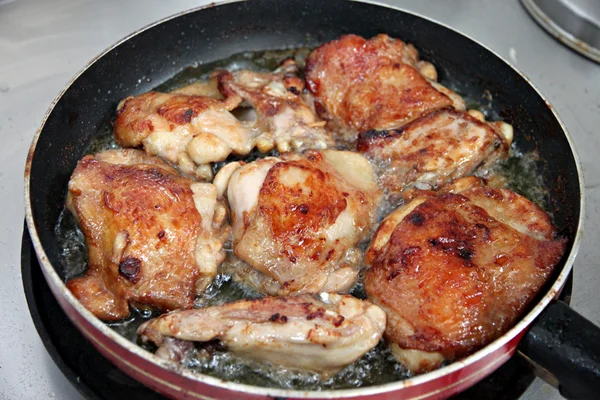 Stekt kyckling. — Stockfoto