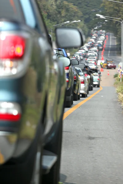 交通堵塞中的汽车. — 图库照片