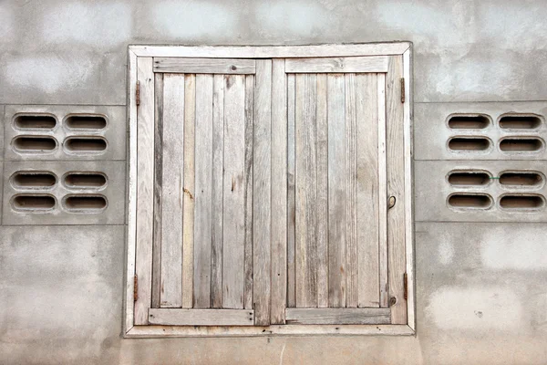 Stare drewniane okna. — Zdjęcie stockowe
