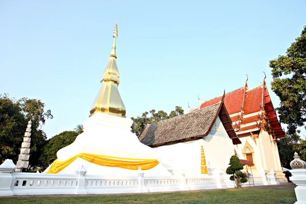 Złota pagoda w Tajlandii. — Zdjęcie stockowe