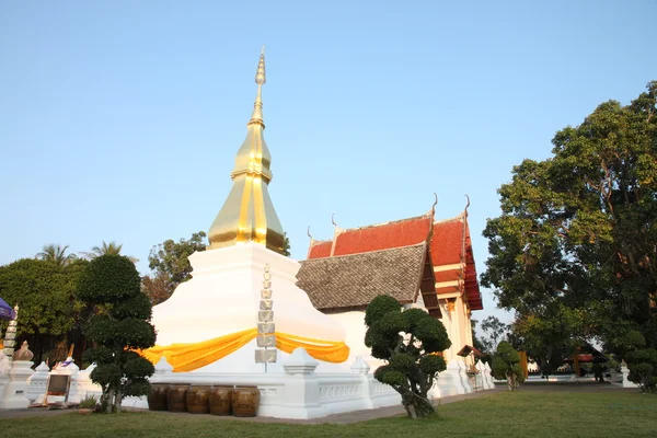 Złota pagoda w Tajlandii. — Zdjęcie stockowe