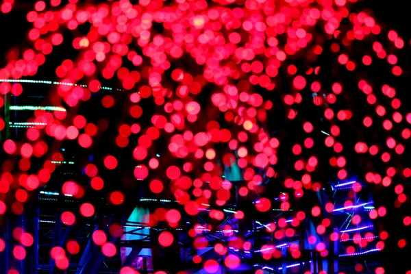 Immagine sfocata con bokeh rosso e blu di notte . — Foto Stock