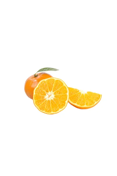 Laranjas de tangerina isoladas . — Fotografia de Stock
