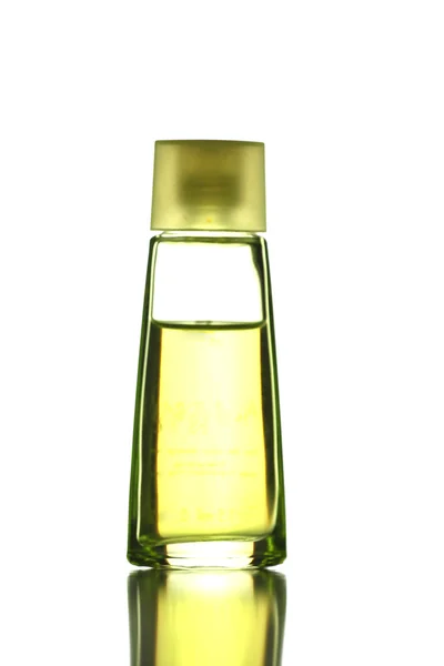 Frasco de perfume amarelo isolado . — Fotografia de Stock