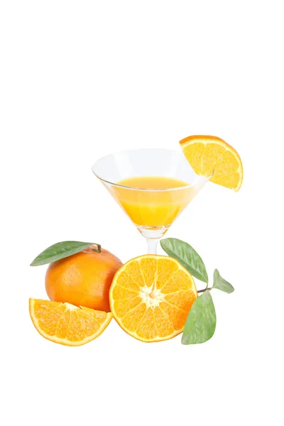 Mandarin apelsiner och glas isolerade. — Stockfoto