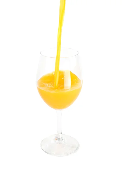 Glas mit Orangensaft isoliert. — Stockfoto