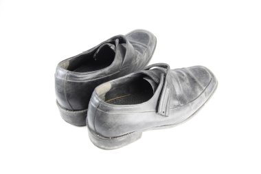 oude lederen schoen geïsoleerd.