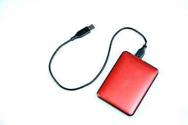 izole kırmızı harici sabit disk.