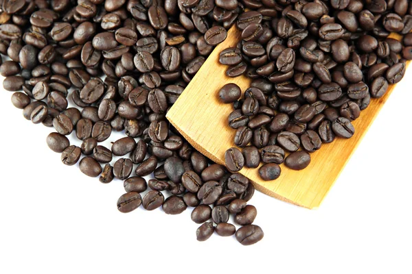 Coffee beans in bamboo dish. — Stock Photo, Image