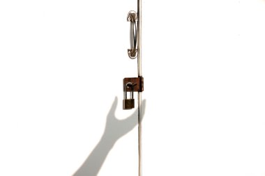 Gölge el yakalamak için asma kilit.