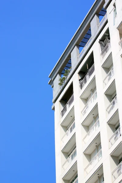 La parte superior del edificio moderno . — Foto de Stock