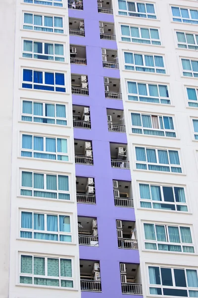 Condominium van modern gebouw. — Stockfoto